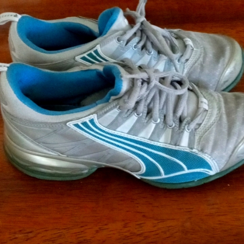 Woman's Puma's Size 6.5